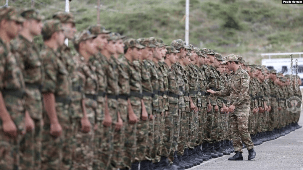 Le gouvernement arménien prévoit un service militaire plus court