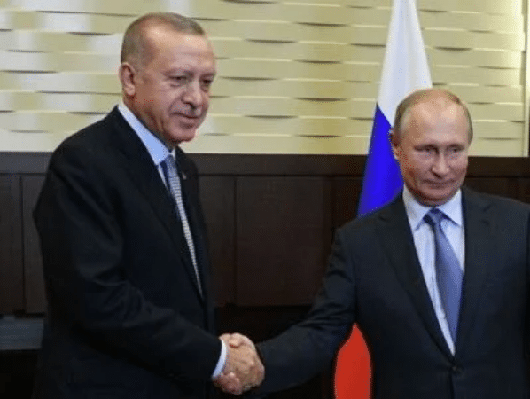 Poutine dit à Erdogan vouloir une fin « rapide » de l&rsquo;offensive des rebelles en Syrie