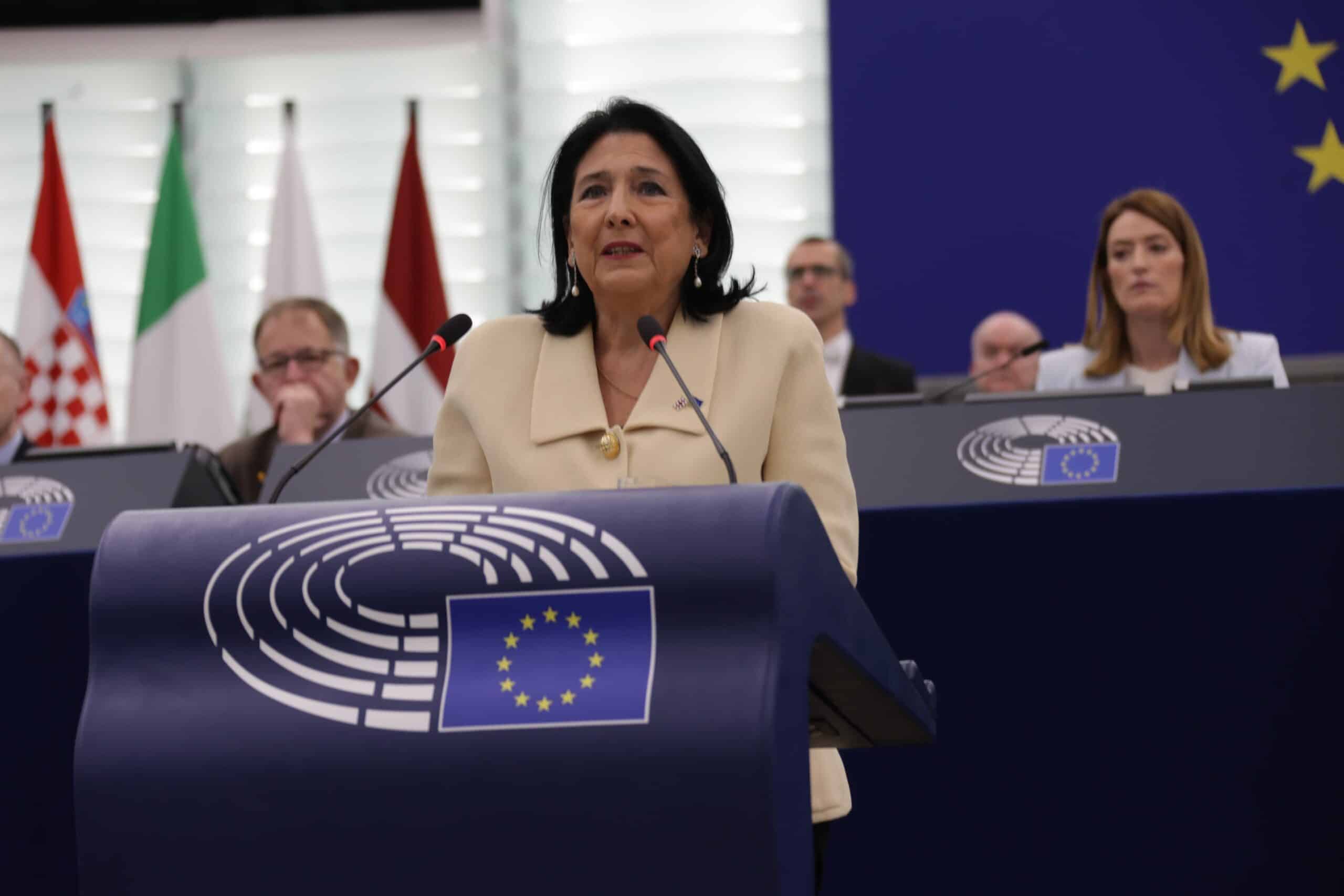 Géorgie: la présidente Zourabichvili critique la « lenteur » de réaction de  l&rsquo;Europe