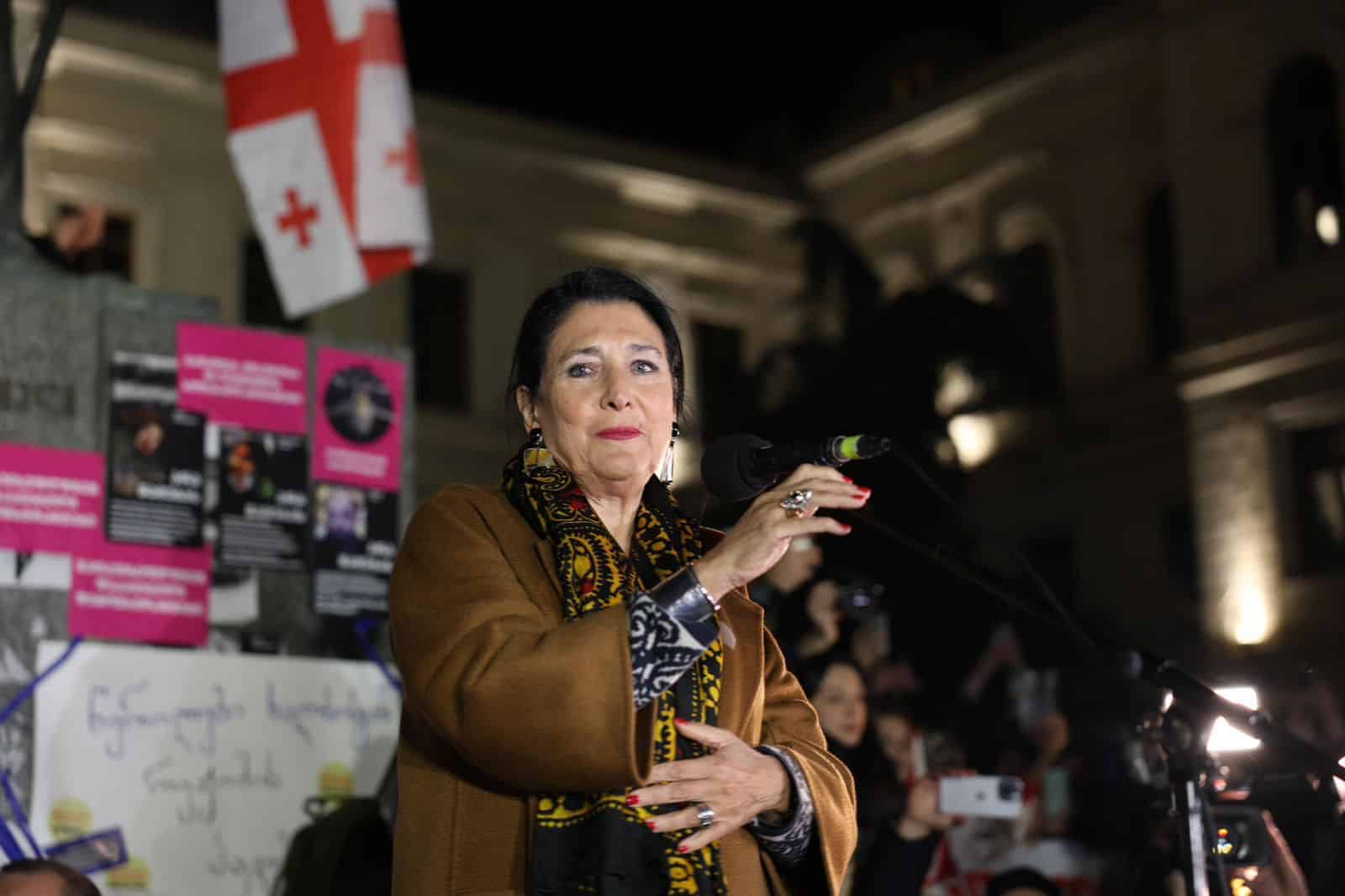 Les menaces contre la présidente de Géorgie « inacceptables », selon Paris