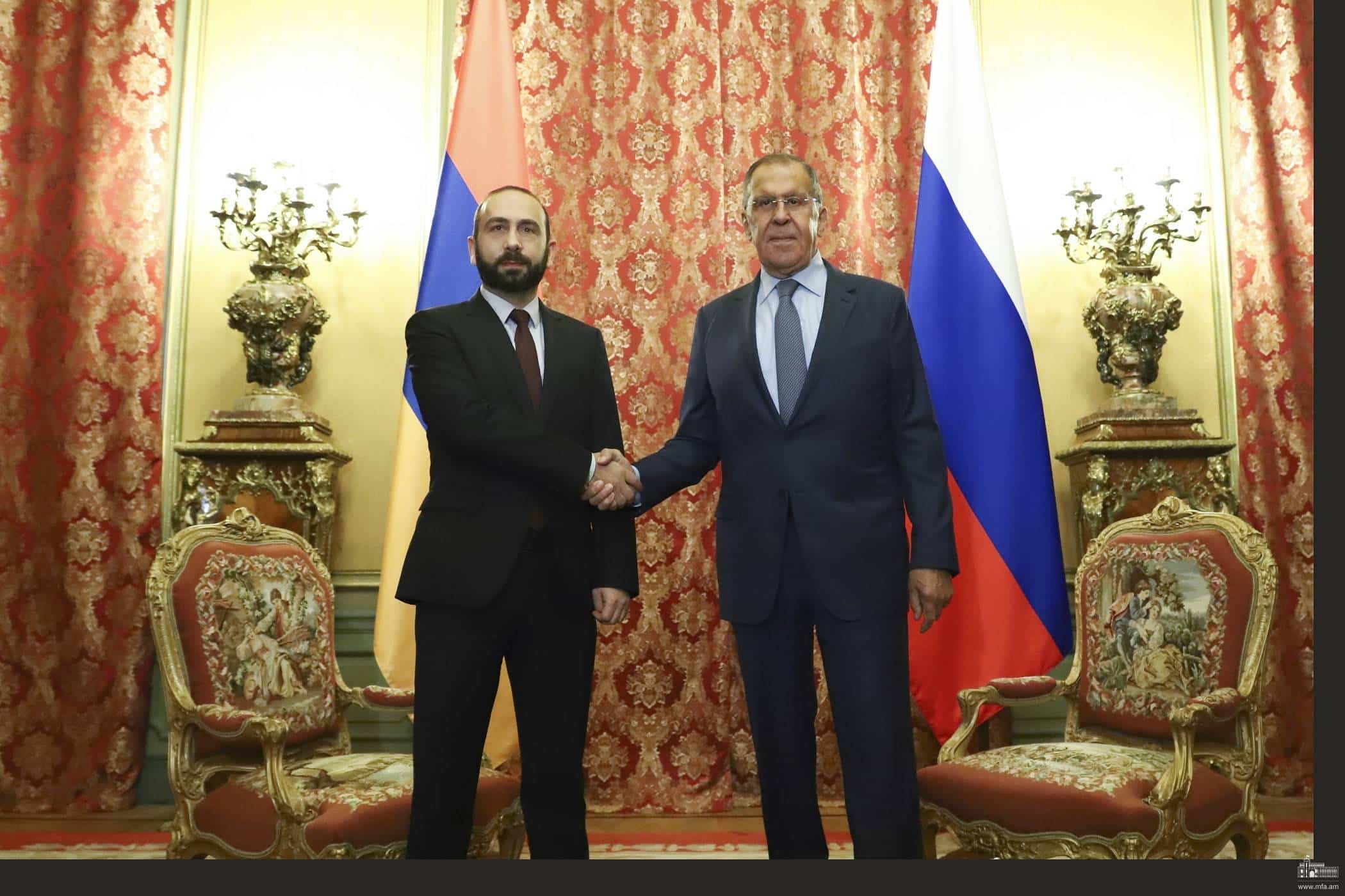 Décryptage : Visite « extraordinaire » d’Ararat Mirzoyan à Moscou, par Hakob Badalyan