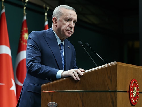 Erdogan met en garde contre toute division de la Syrie et se dit  prêt à intervenir