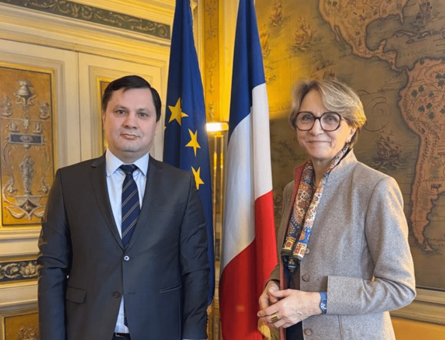 L’Ambassadeur d’Arménie en France Arman Khachatryan rencontre la secrétaire générale du ministère de l’Europe et des Affaires étrangères de France Anne-Marie Descôtes