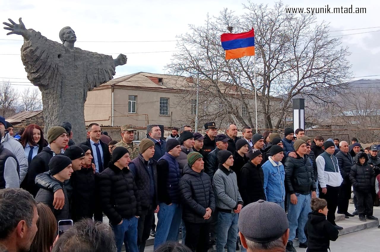 Depuis Sisian (Syunik), les nouvelles recrues de la deuxième vague de conscription d&rsquo;hiver ont été envoyées pour servir dans l&rsquo;armée arménienne