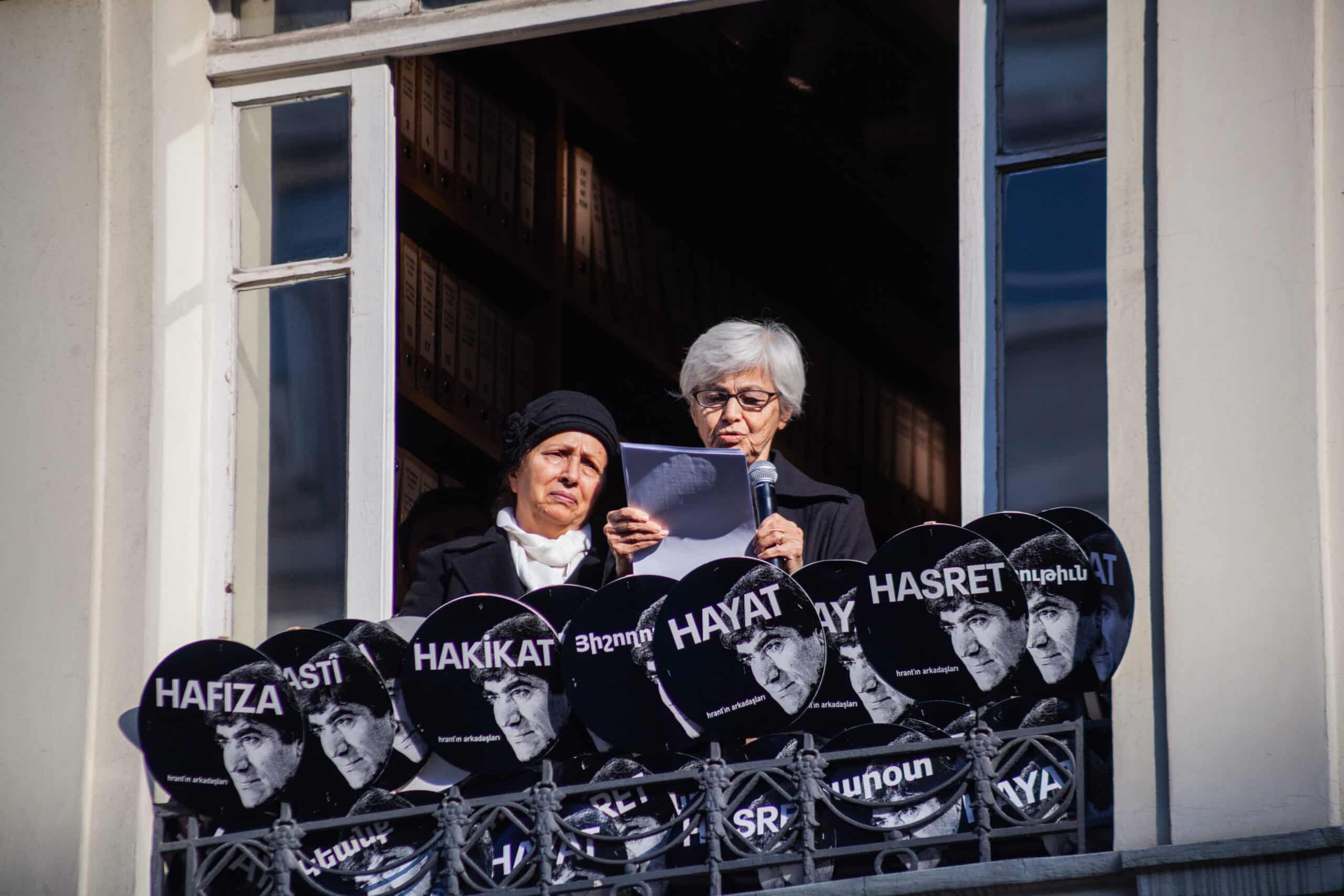 18e anniversaire de l’assassinat de Hrant Dink, commémoré aujourd’hui devant les locaux de la rédaction d’« Agos » en présence d’une foule nombreuse