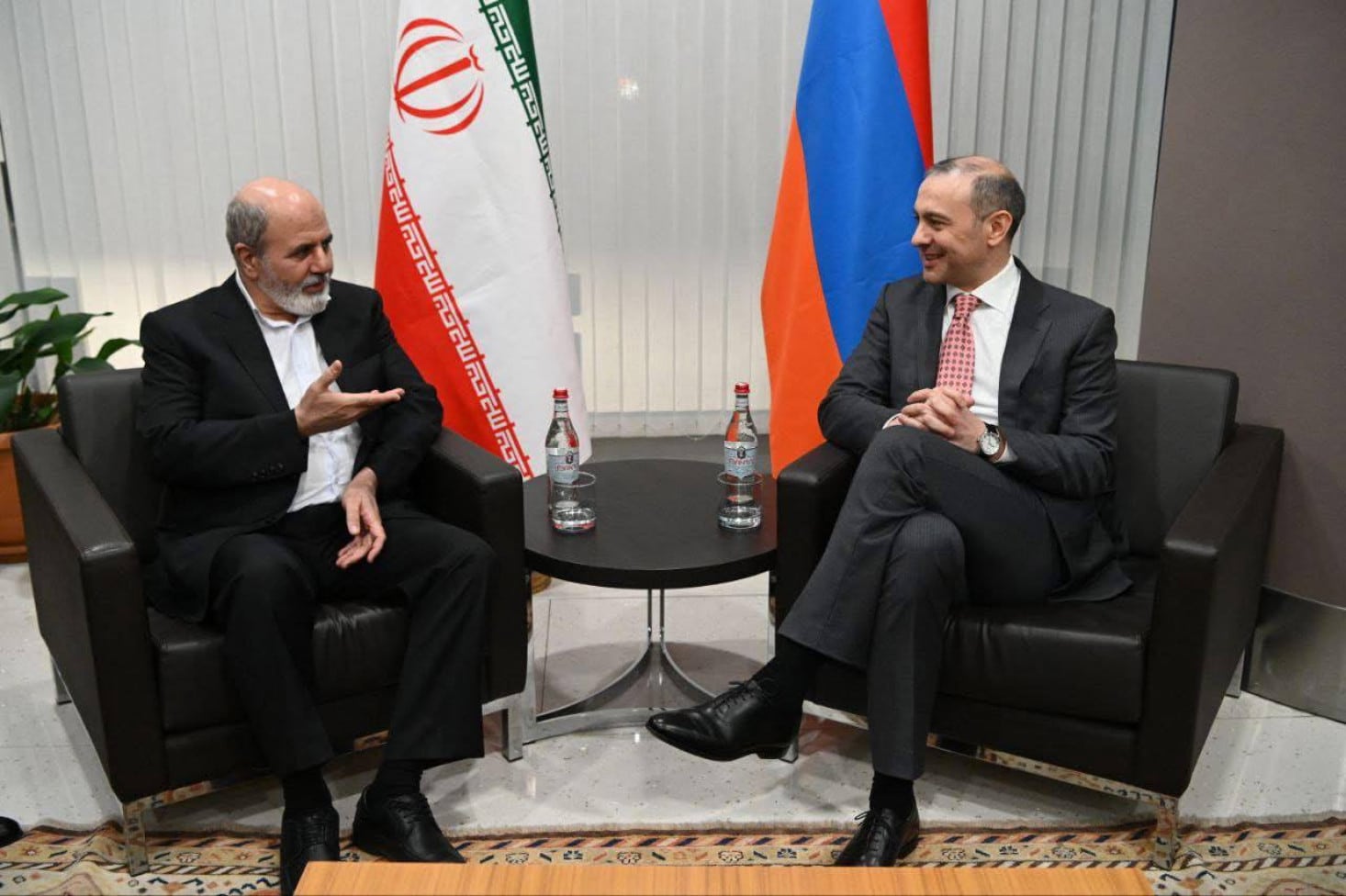 Le secrétaire du Conseil suprême de sécurité nationale d&rsquo;Iran est arrivé à Yerevan et rencontré son homologue arménien Armen Grigoryan