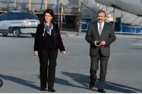 Deux députés du parti prokurde DEM ont rencontré mercredi Abdullah Öcalan, fondateur du PKK emprisonné à vie, pour la deuxième fois en un mois, a rapporté un porte-parole