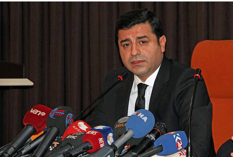 Turquie: après Öcalan (PKK), des députés pro-kurdes du DEM auprès de leur ex-président Demirtas