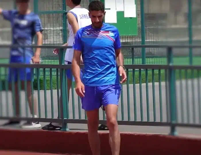 Yervand Mkrtchyan, champion du 1 500 mètres aux Championnats d’hiver d’athlétisme des pays des Balkans à Belgrade