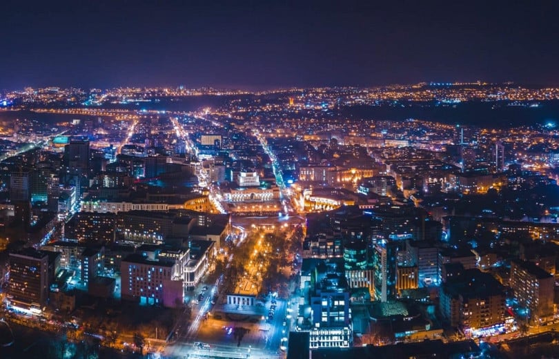 A Yerevan, les anciens luminaires furent remplacés par des LED modernes dans toutes les places de la capitale déclare le maire Tigran Avinyan