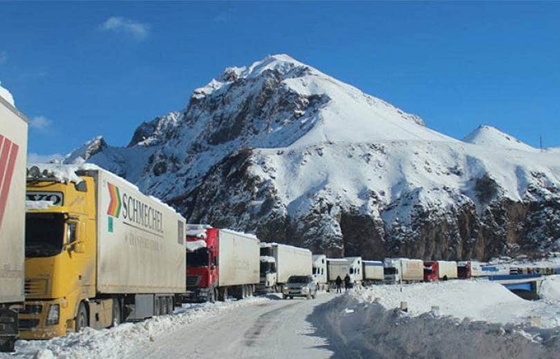 Environ 700 camions arméniens se sont bloqués au passage frontalier du « Haut Lars »