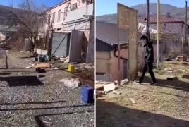 Les Azerbaïdjanais pillent des maisons des Arméniens à Stepanakert capitale de l’Artsakh occupé