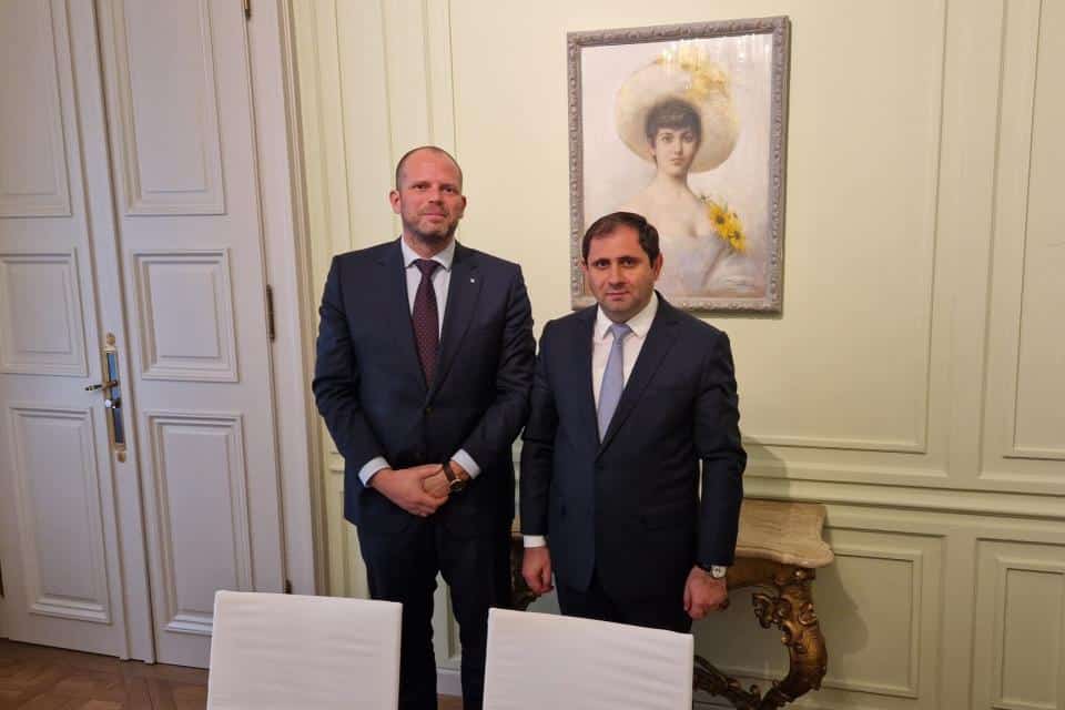 Le ministre arménien de la Défense Suren Papikyan et Theo Francken son homologue belge ont discuté des questions liées à la coopération entre l&rsquo;Arménie et la Belgique