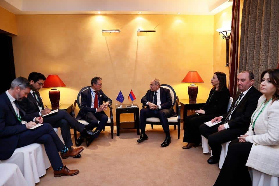 Le Premier ministre arménien et l&rsquo;ancien secrétaire général de l&rsquo;OTAN ont discuté à Munich des questions liées au processus de paix entre l&rsquo;Arménie et l&rsquo;Azerbaïdjan