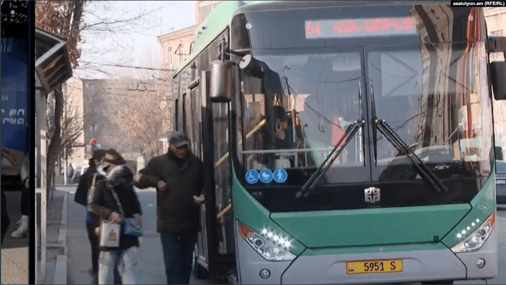 Les usagers protestent contre la hausse des tarifs des bus à Erevan