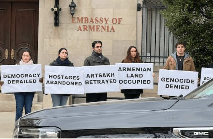 Protestation contre la visite de M. Pashinyan à Washington