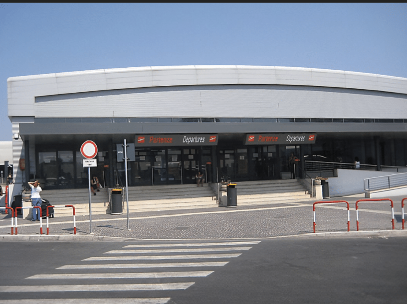 Italie: un Géorgien arrêté après un incendie à l&rsquo;aéroport romain de Ciampino