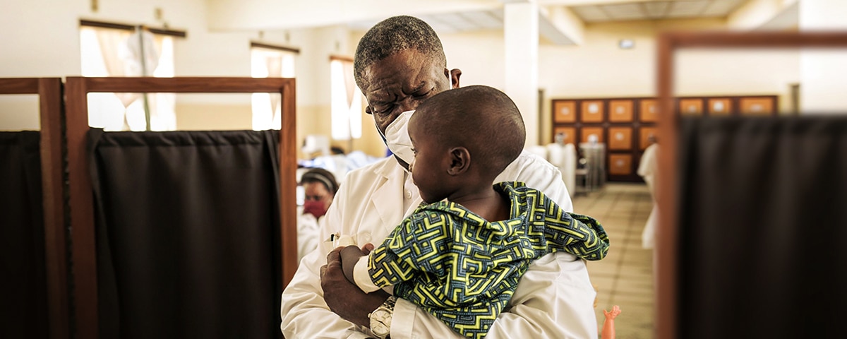 Le Dr Denis Mukwege, lauréat du prix Aurora 2024, encourage les humanitaires de terrain