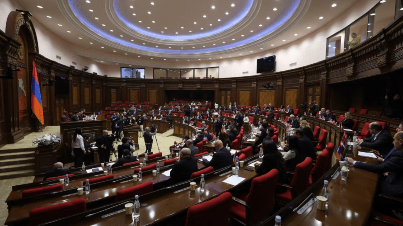 Le Parlement arménien approuve le projet de loi sur l&rsquo;adhésion à l&rsquo;UE
