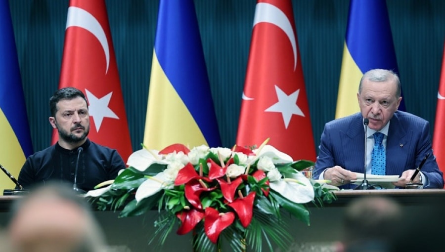 Visiblement fatigué et contrarié, Zelenskiy tient une conférence de presse sur la guerre en Ukraine avec Erdogan à Istanbul