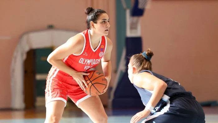 Inga Manucharyan joueuse de l’équipe d’Arménie de basket réalise de belles performances en Grèce