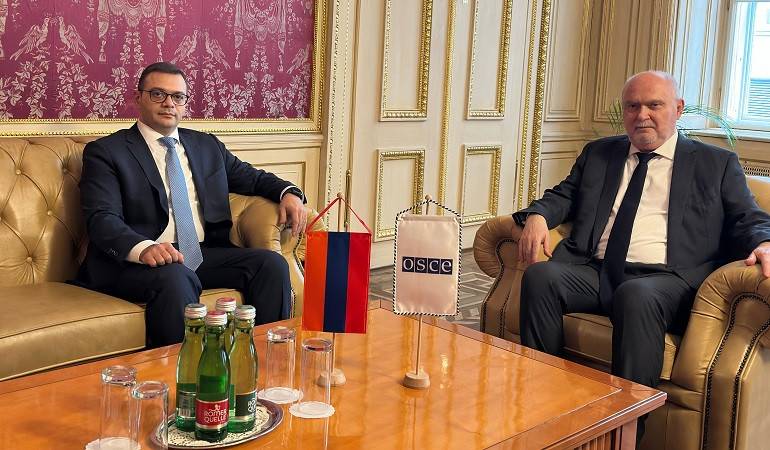 Rencontre entre le vice-ministre des Affaires étrangères d&rsquo;Arménie, Robert Abisoghomonyan, et le secrétaire général de l&rsquo;OSCE, Feridun H. Sinirlioğlu
