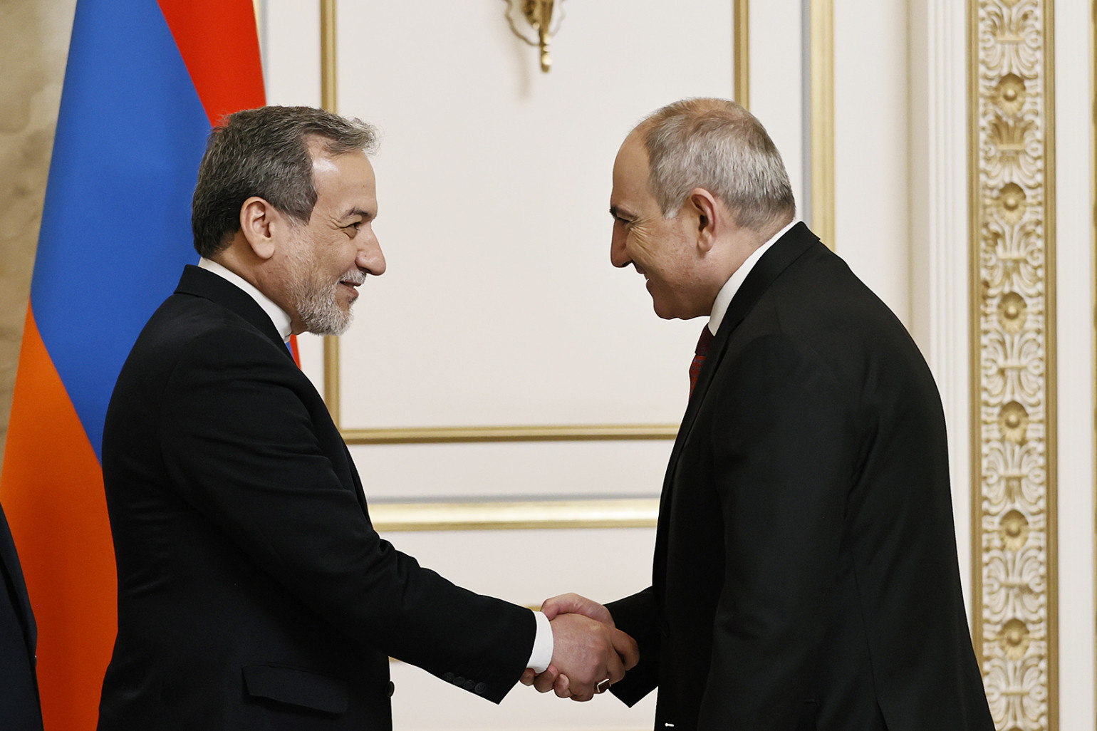 Pachinian à Araghchi : Les relations entre l’Arménie et l’Iran sont fondées sur des intérêts naturels