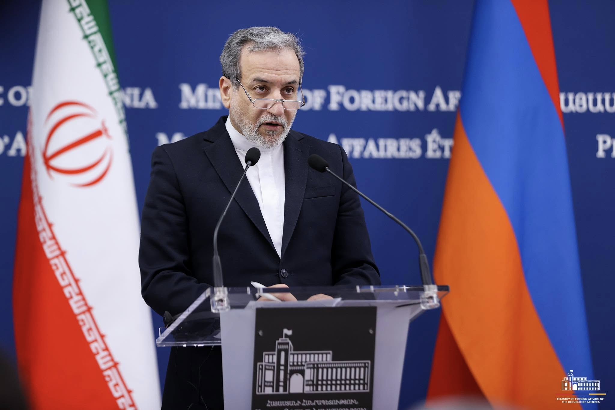 Abbas Araghchi en Arménie affirme : l’Iran s’oppose à toute modification des frontières internationales