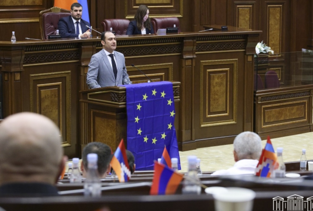 Le début de l&rsquo;adhésion de l&rsquo;Arménie à l&rsquo;UE a été donné avec l’adoption par l&rsquo;Assemblée nationale d’Arménie l&rsquo;initiative « Euroréférendum »