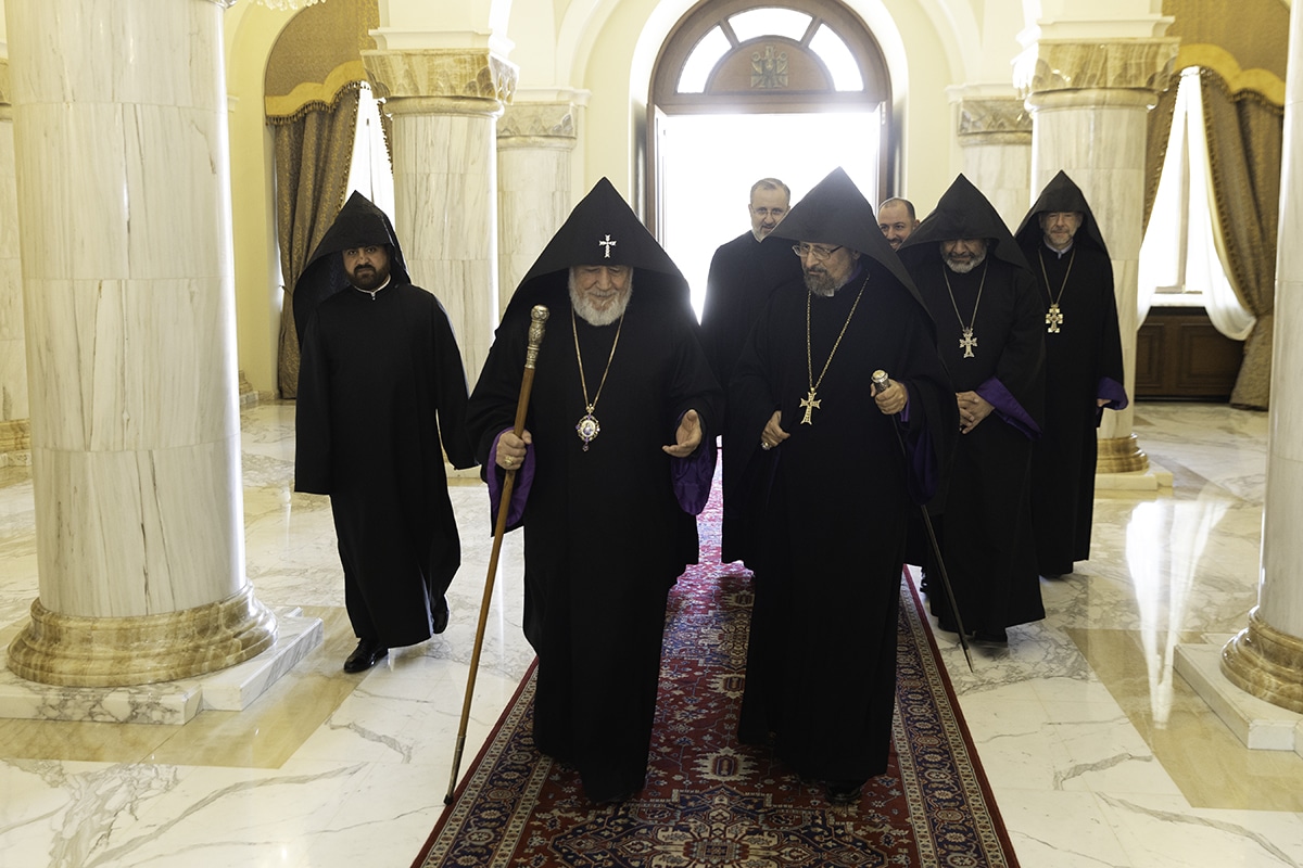 Le patriarche arménien de Constantinople en visite à Etchmiadzine