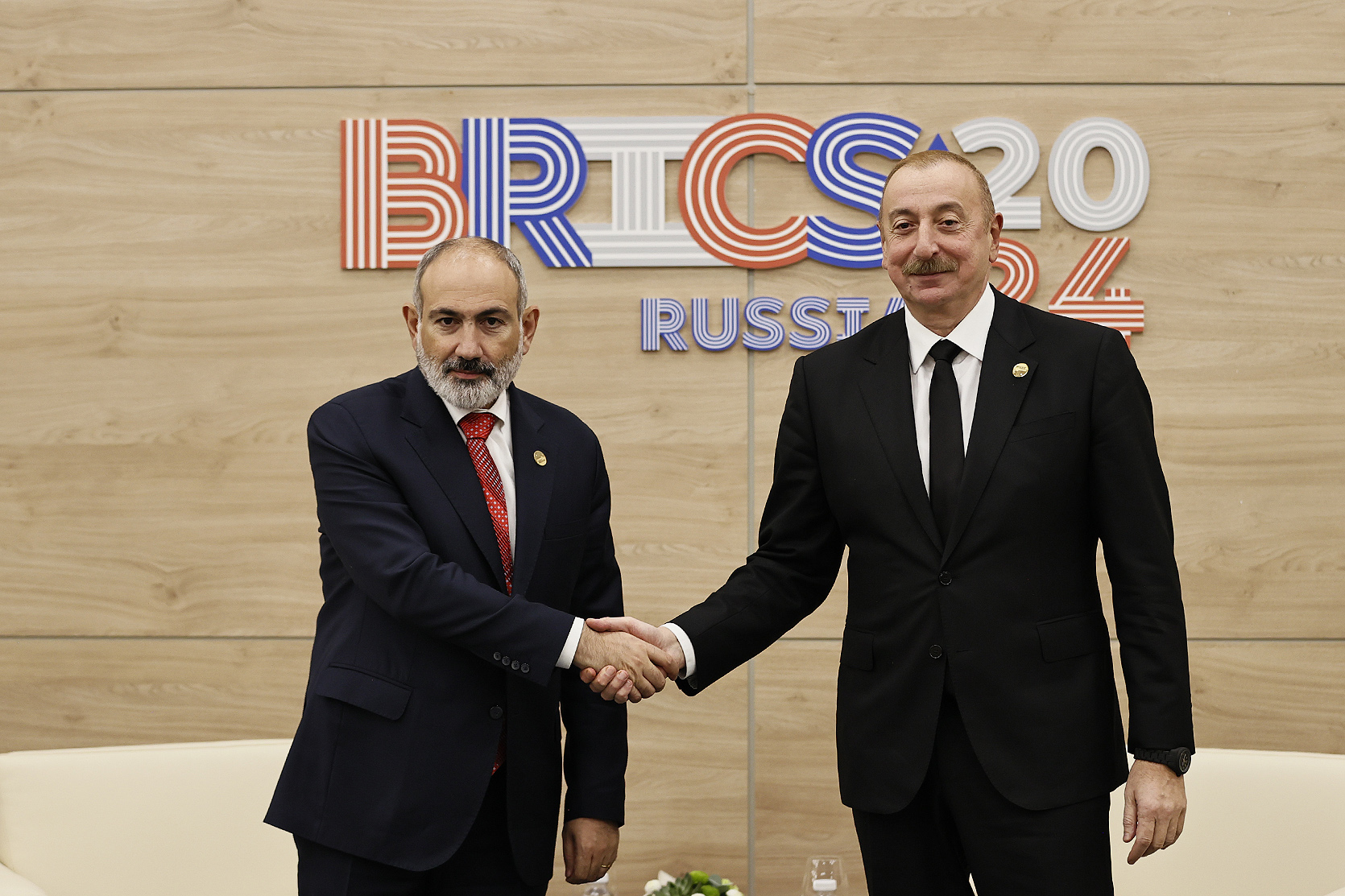 Décryptage : Accord historique ou simple manœuvre technique entre l’Arménie et l’Azerbaïdjan ? par Hakob Badalyan