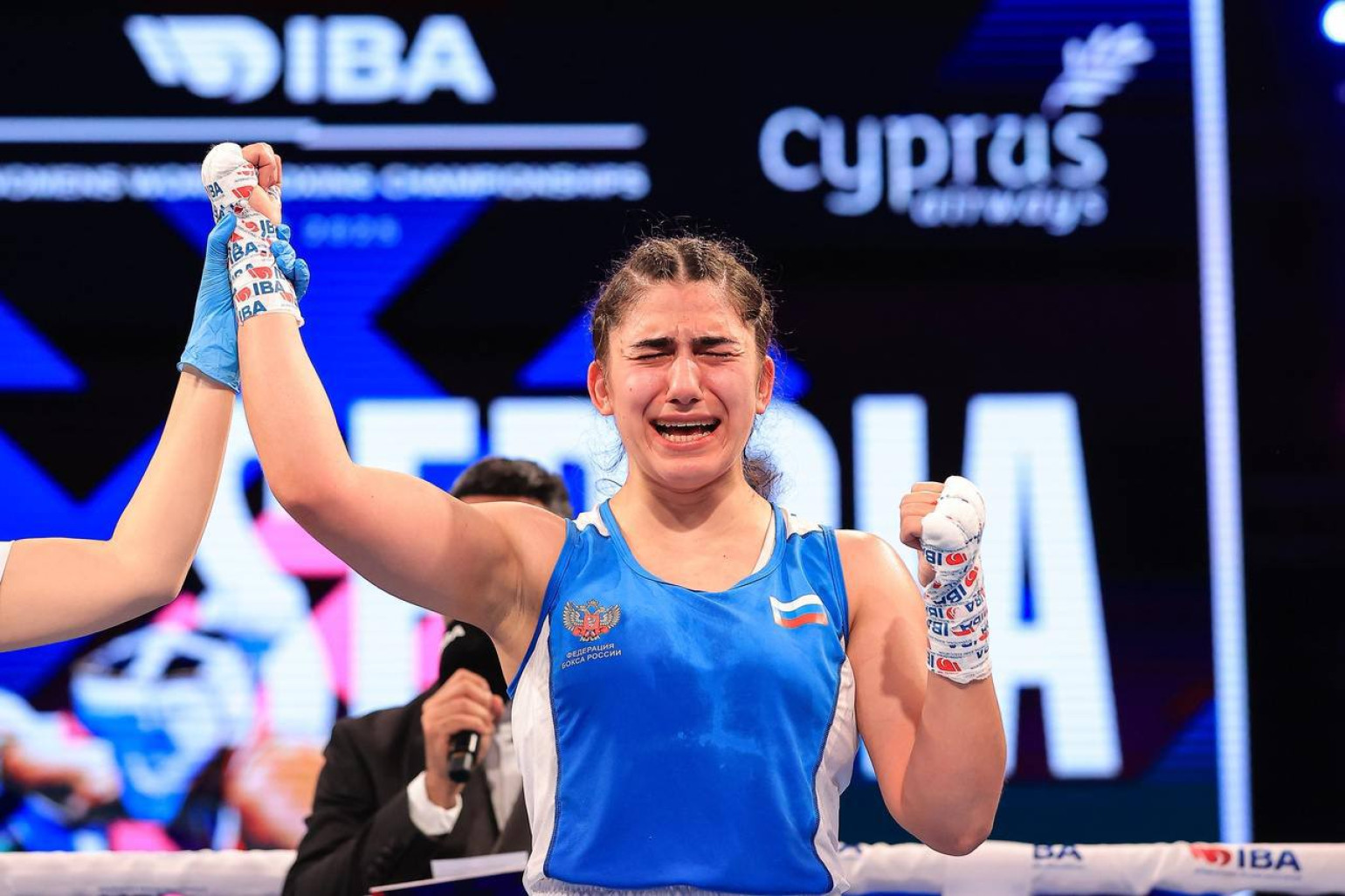 L’Arménienne Nouné Asatryan, née en Arménie, représentant la Russie, est la championne du monde de boxe des 60 kg en Serbie