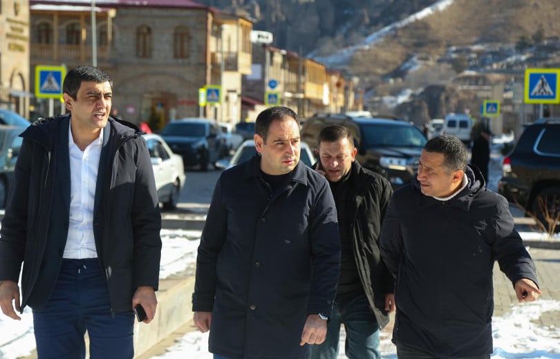 Asphaltage, construction de trottoirs et de maisons, aménagement de jardins, le ministre David Khudatyan a résumé sa visite de trois jours dans la région du Syunik