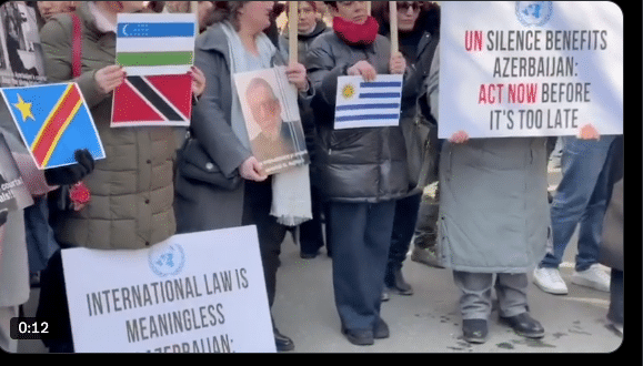Rassemblement pour les otages devant le siège de l&rsquo;ONU à Erevan