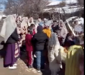 A Katchig, à la frontière avec le Nakhitchevan, des enfants fêtent le Bun Barekendan avant le Carême