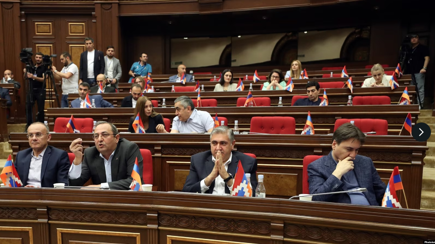 L&rsquo;opposition arménienne rejette « une nouvelle capitulation face à l&rsquo;Azerbaïdjan