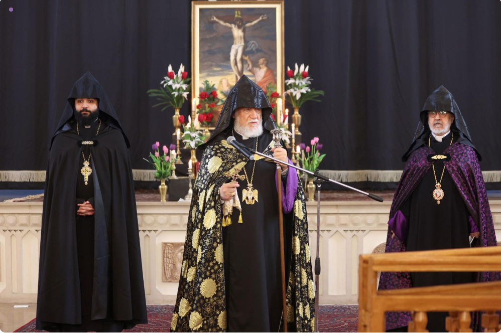 Beyrouth : Sa Sainteté le Catholicos Aram Ier préside l&rsquo;office du lever du soleil de la mi-carême à la cathédrale Saint-Nshan