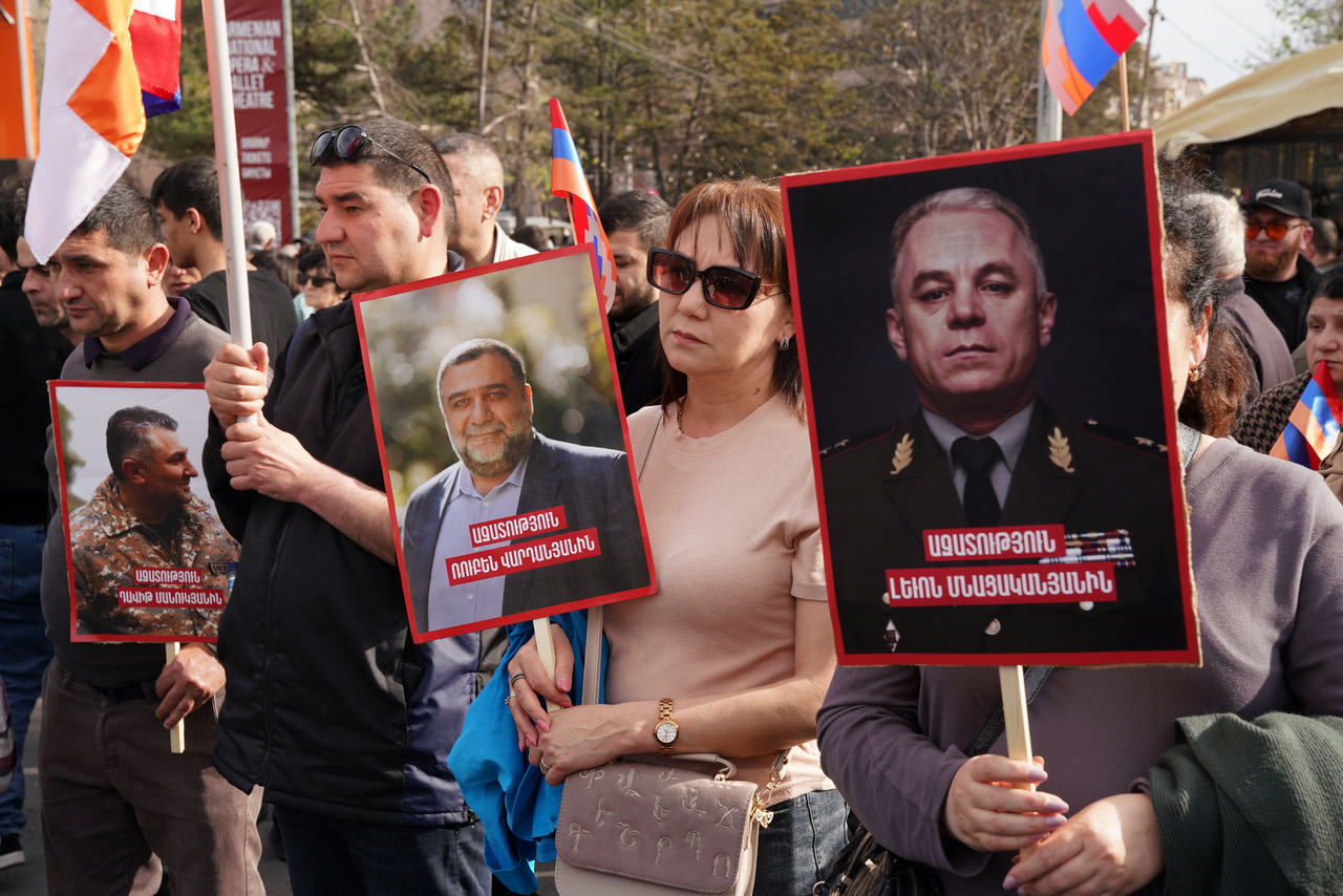 Photoreportage de Max Sivaslian : meeting des réfugiés de l&rsquo;Artsakh du 29 mars