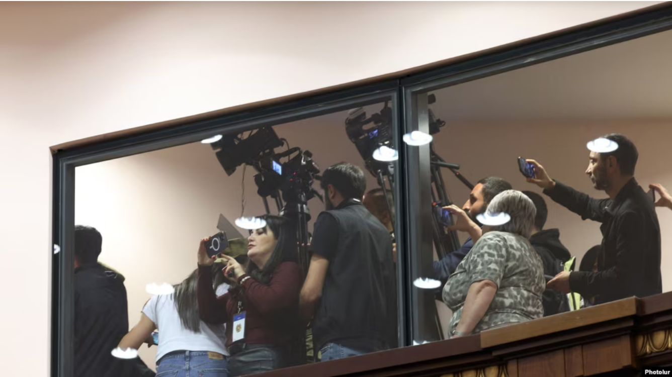 Des journalistes arméniens empêchés de protester contre un député