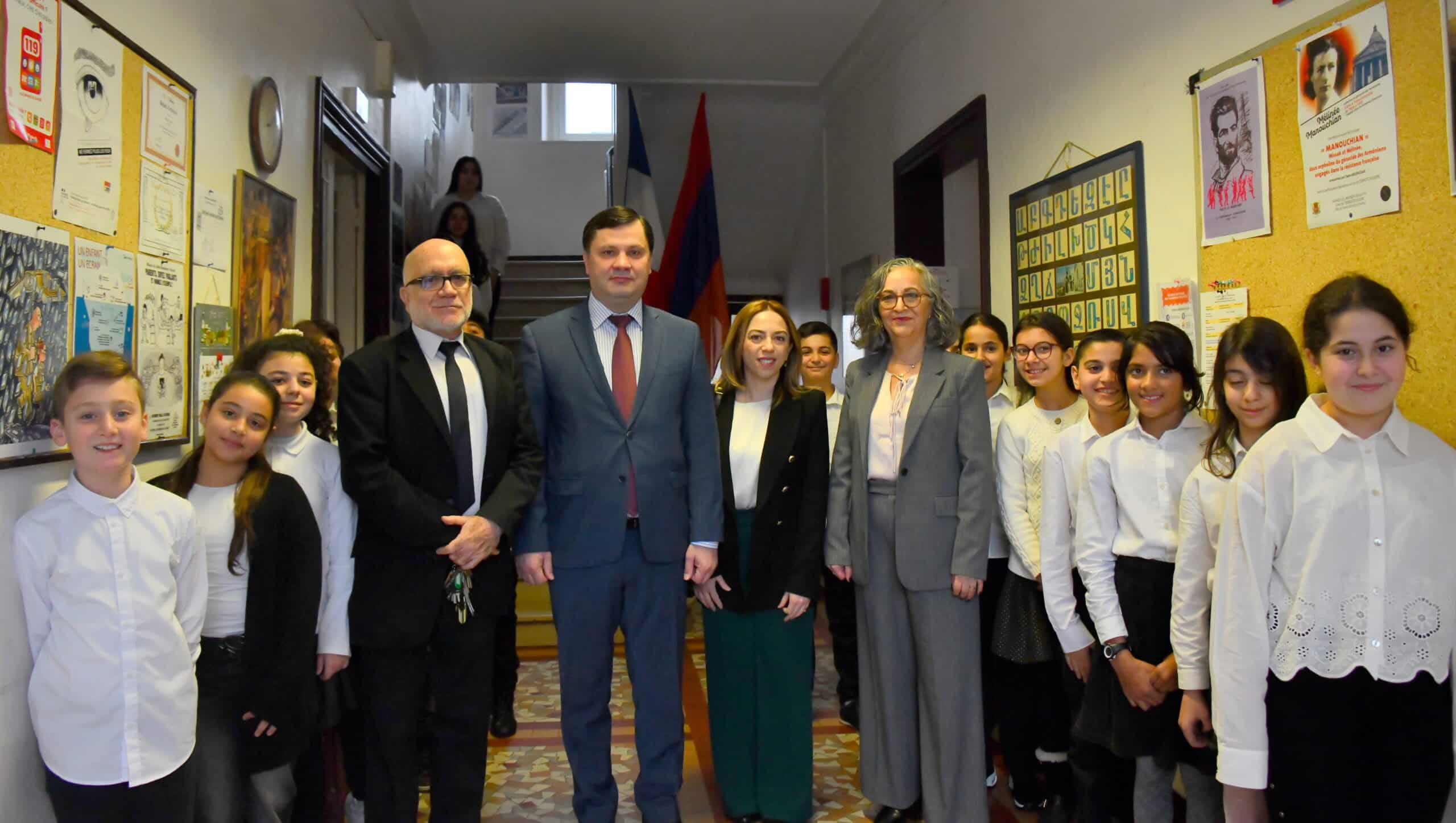 Visite de S.E. A. Khachatryan au Tebrotzassere