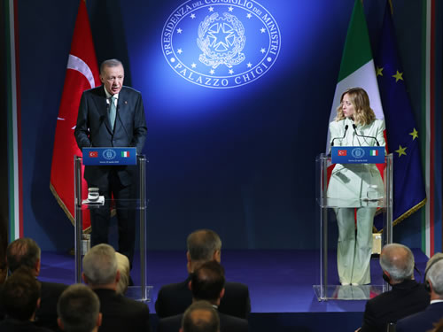 Réunion entre Meloni et Erdogan à Rome pour renforcer les liens