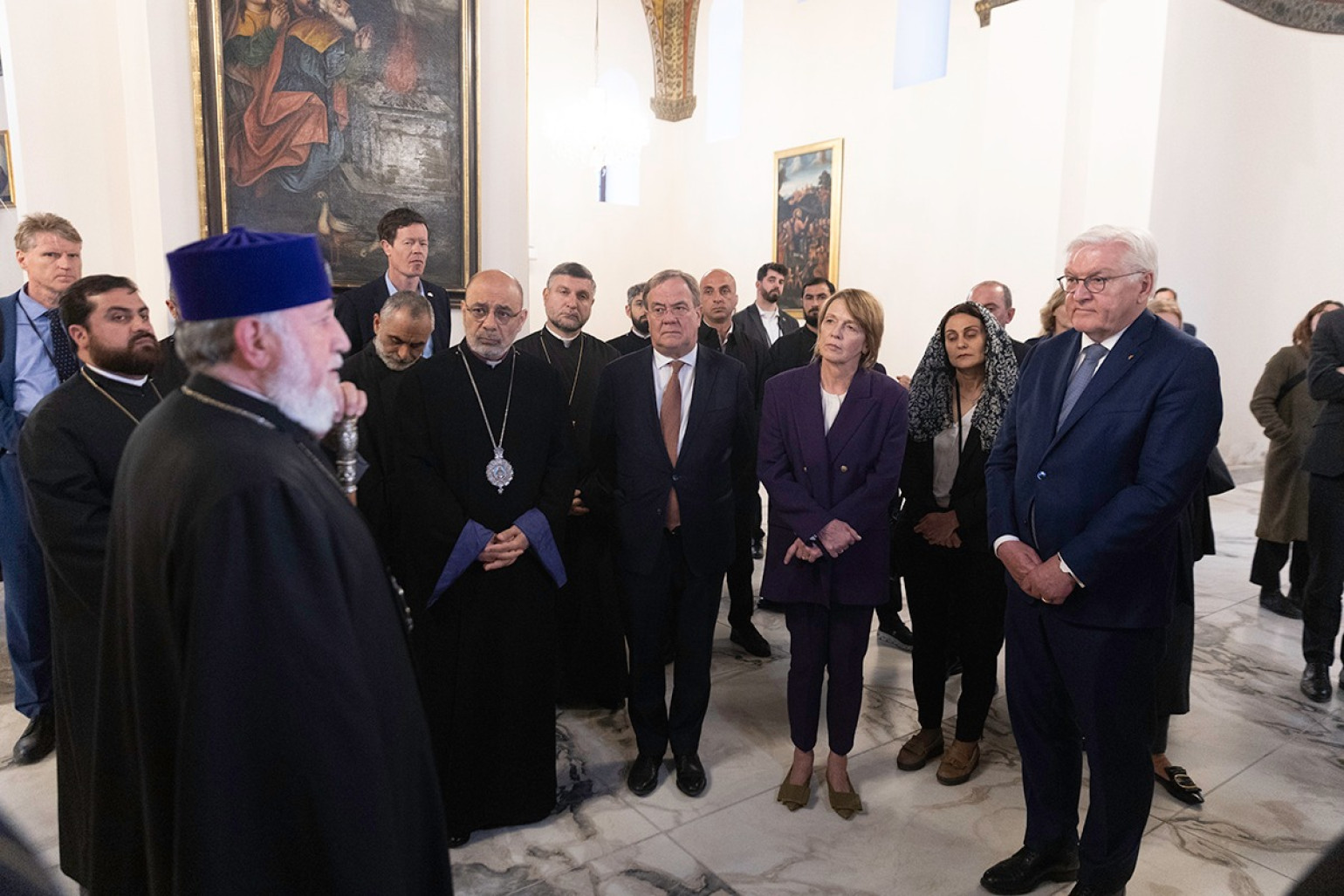 Le président d’Allemagne Frank-Walter Steinmeier à Sainte-Etchmiadine reçu par le Catholicos Karékine II qui a évoqué le sort de l’Artsakh et des prisonniers Arméniens détenus à Bakou