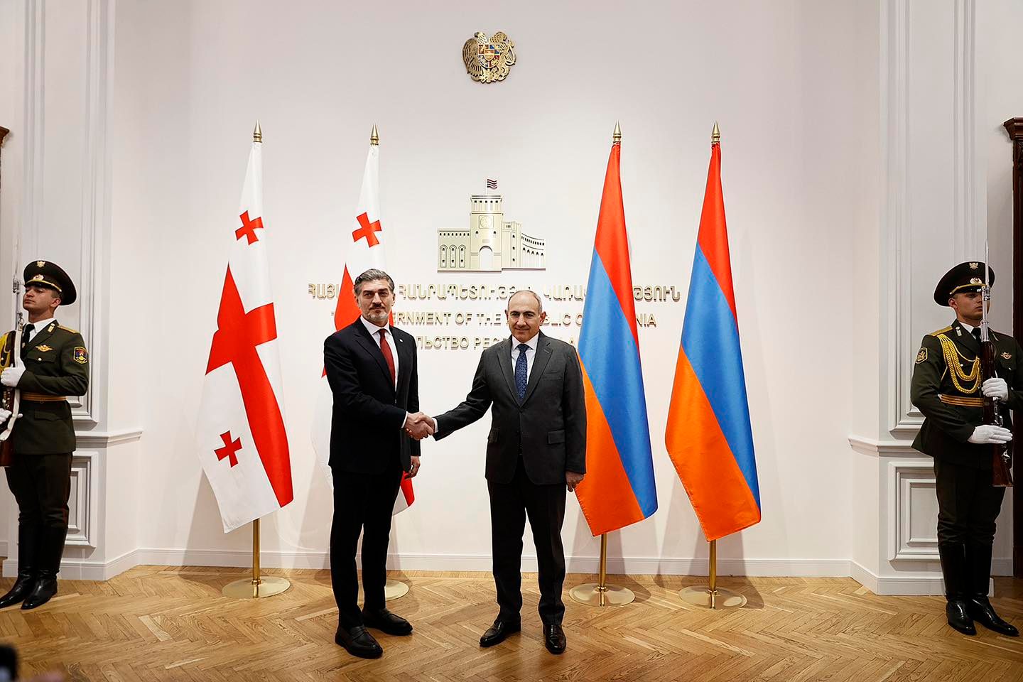 Le Premier ministre arménien Nikol Pachinian et le président géorgien et Mikheil Kavelashvili ont discuté des questions liées au développement de la coopération entre l&rsquo;Arménie et la Géorgie.