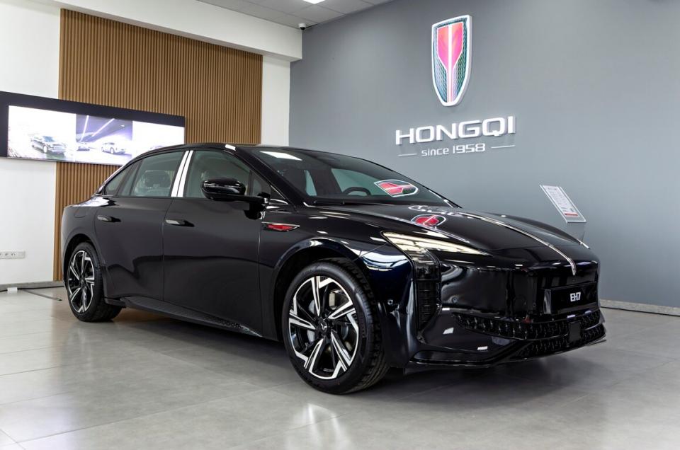 Le symbole de la construction automobile chinoise se trouve en Arménie, E-auto est le représentant officiel des voitures électriques Hongqi