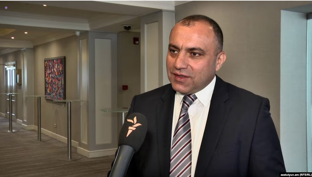 Le président de la Cour constitutionnelle d’Arménie défend l’actuelle Constitution