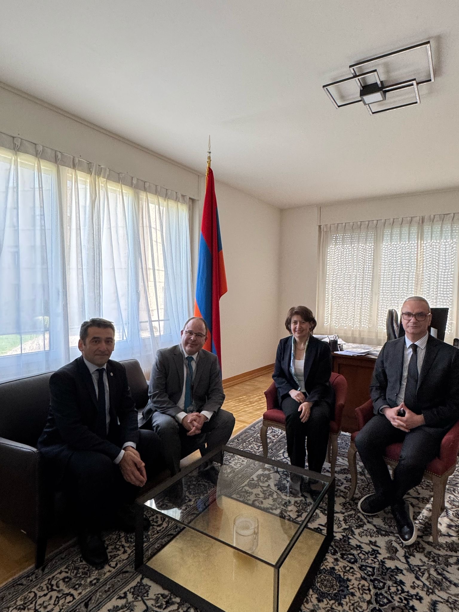 Hasmik Tolmajian : Ravie d’avoir échangé avec l’Ambassadeur T. Privitelli , Directeur du  GICHD ,