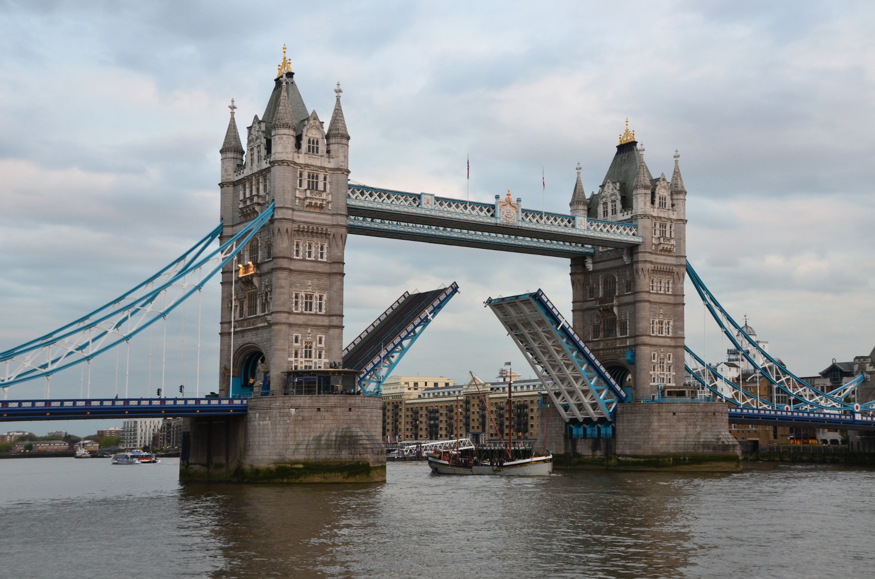 Géorgie: Londres sanctionne des responsables, dont le procureur, pour la répression des manifestations