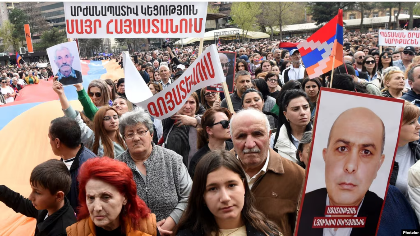 Le gouvernement défend la réduction drastique de l&rsquo;aide au logement pour les réfugiés du Haut-Karabakh
