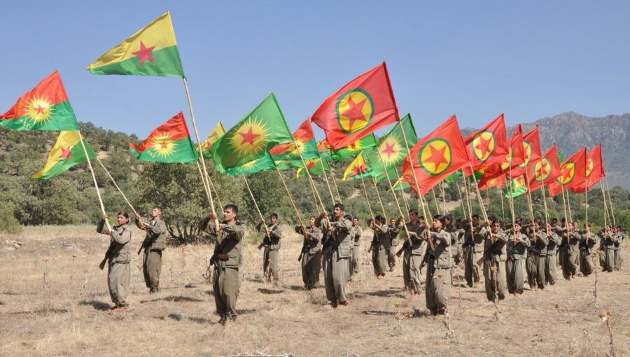La Turquie largue des tracts sur les montagnes irakiennes pour exhorter le PKK kurde à se rendre