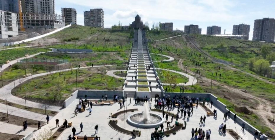 Un complexe en cascade a été construit entre l&rsquo;église Sourp-Sargis et la rue Davit Bek à Nor Nork (Yerevan)